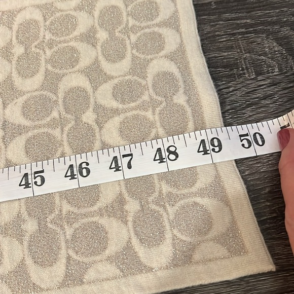 🩵Coach Cream and Tan and gold accent scarf - Picture 14 of 16